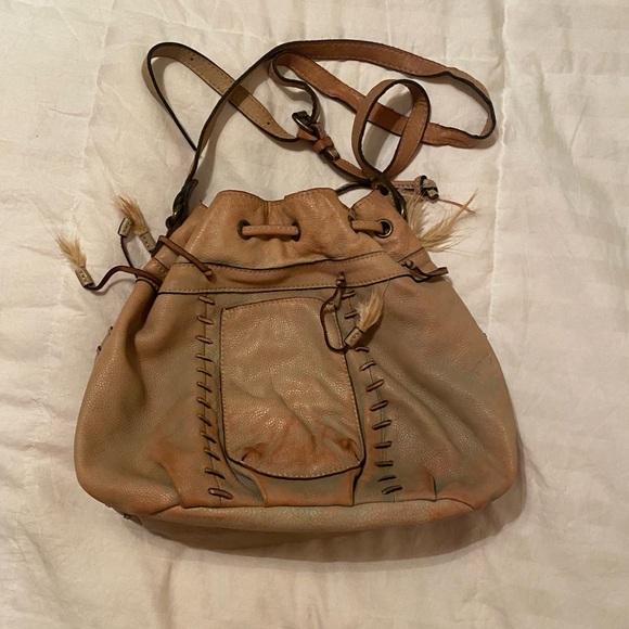 Patricia Nash, Italian leather purse, green and tan with feathers dangling - Picture 3 of 9